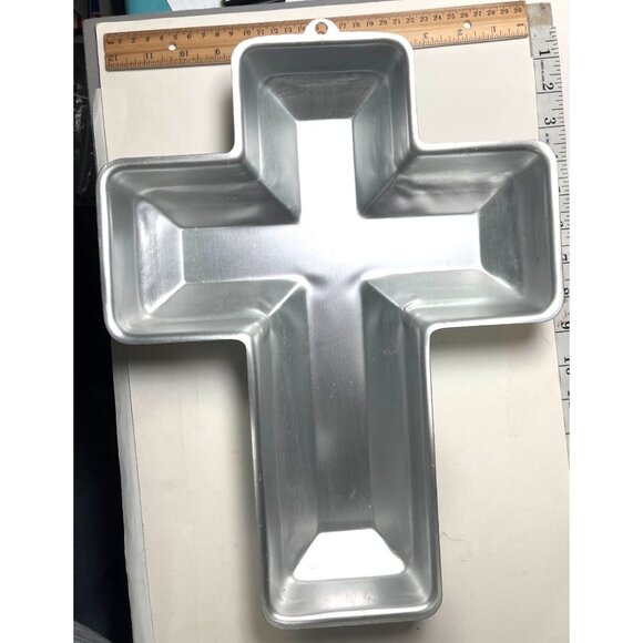 Wilton Cross-Shaped Aluminum Cake Pan 502-2502 13.5"x9.5" Baking Mold 97f - Picture 2 of 4